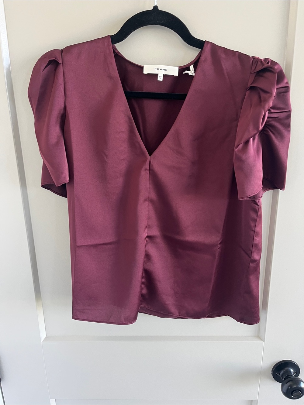 NWT Frame Denim Women’s V-Neck Satin Top in Burgundy xs